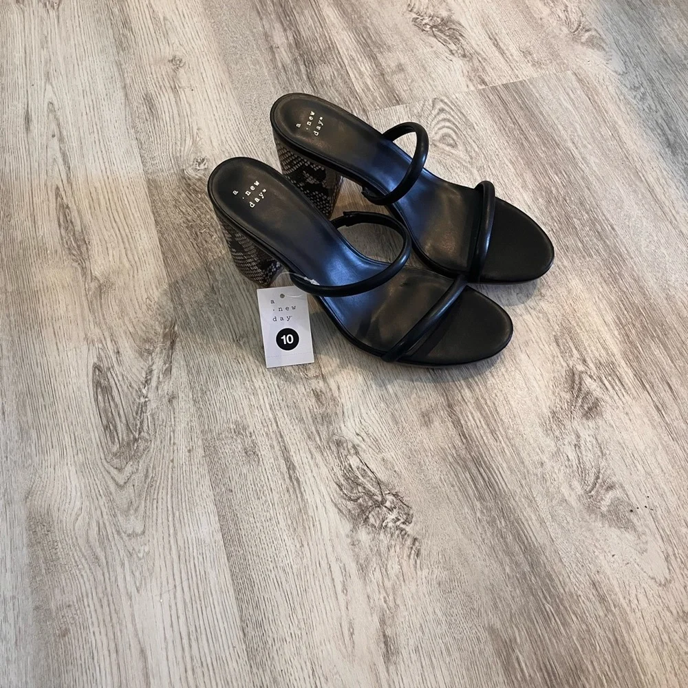 SALE ‼️ A New Day Black Two Strap Snakeskin Chunky Heel Sandals - Picture 5 of 7